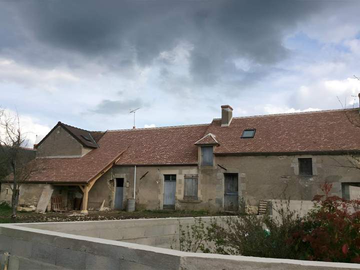 Toiture durable en tuiles, ardoises ou zinc de haute qualité.